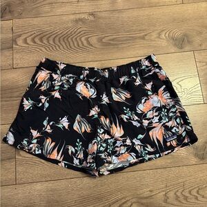 Patagonia Floral Black Baggies Women's Shorts Inseam 2.5” Size Large EUC